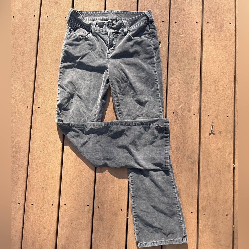 Levi’s Mid-Rise Grey Corduroy Jeans